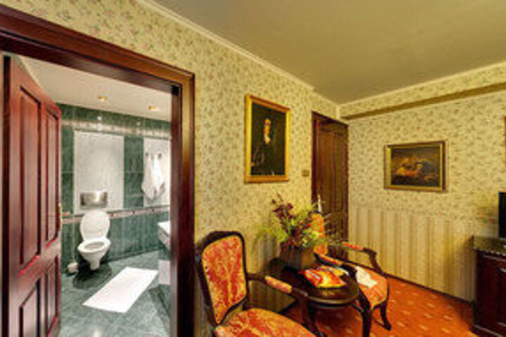 Room 6 of 34