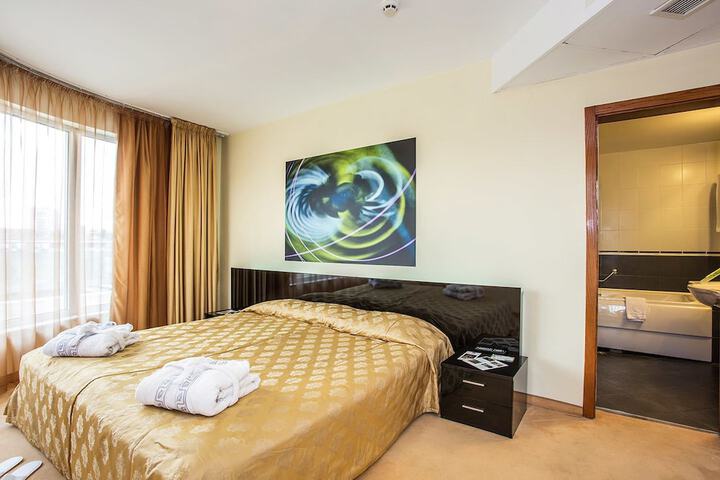 Room 13 of 34