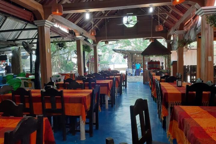 Dining 19 of 45