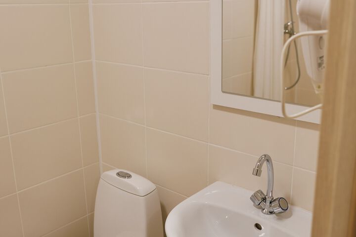 Room 4 of 68