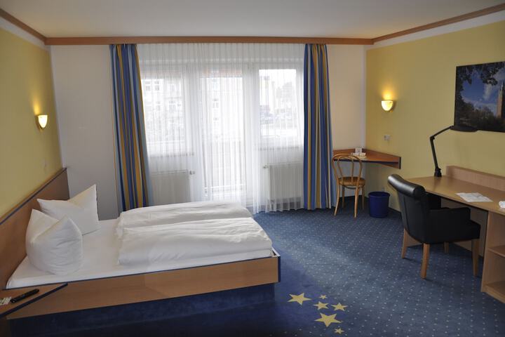 Room 8 of 34