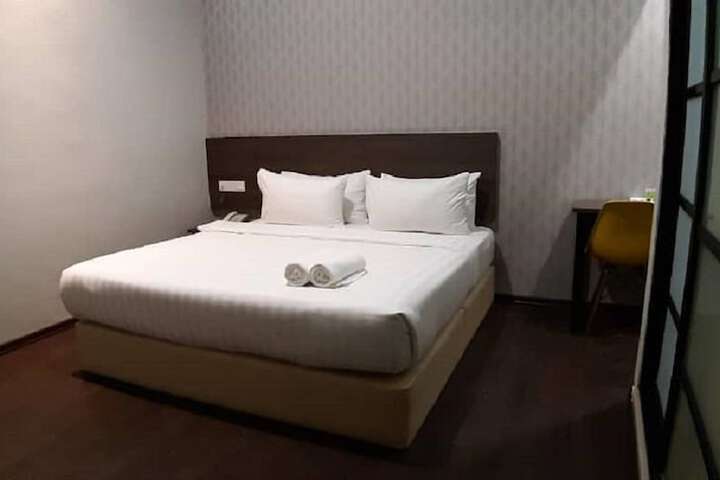Room 8 of 138