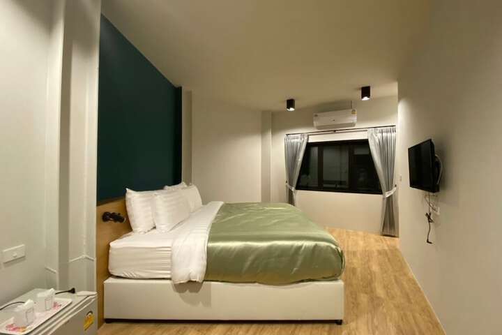Room 12 of 30