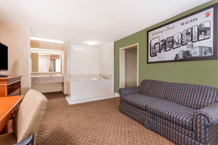 1 King Bed (2 of 12)
