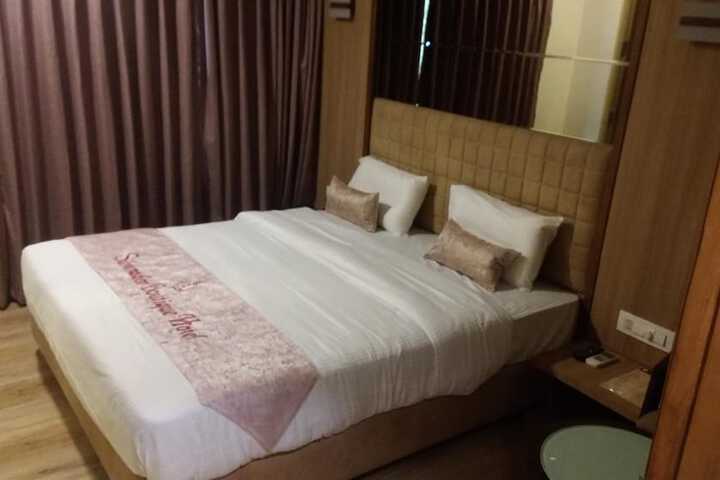 Room 14 of 28