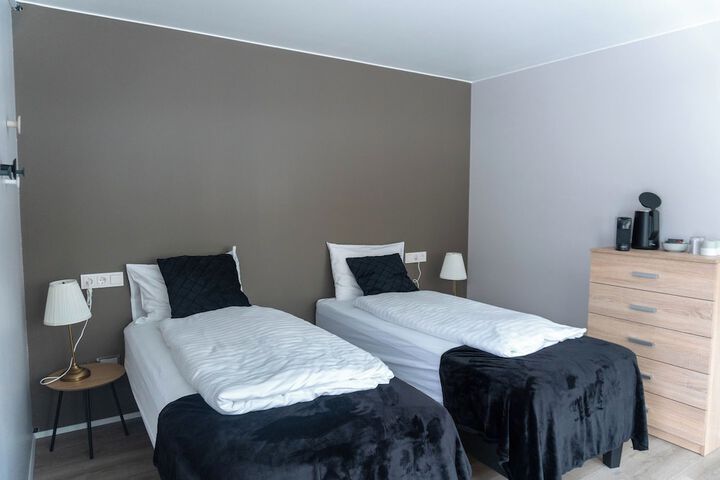 Room 16 of 83