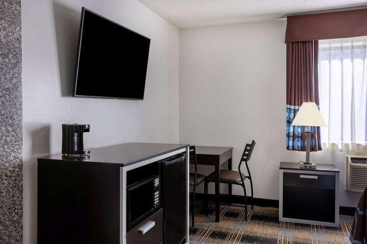 1 King Bed Suite (1 of 5)