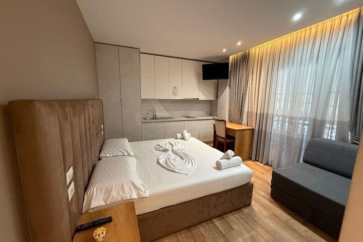 Room 6 of 34