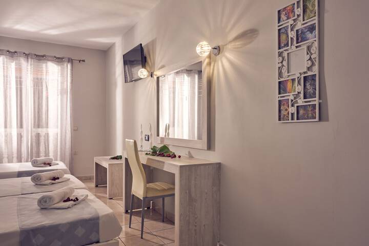 Room 4 of 23