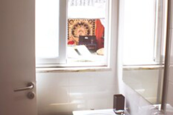 Room 2 of 35