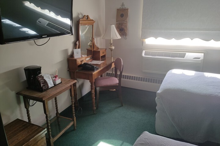 Room 13 of 33