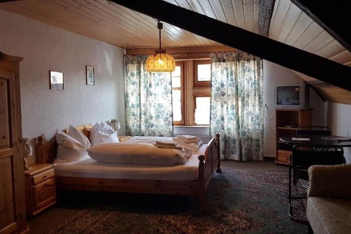 Room 8 of 32