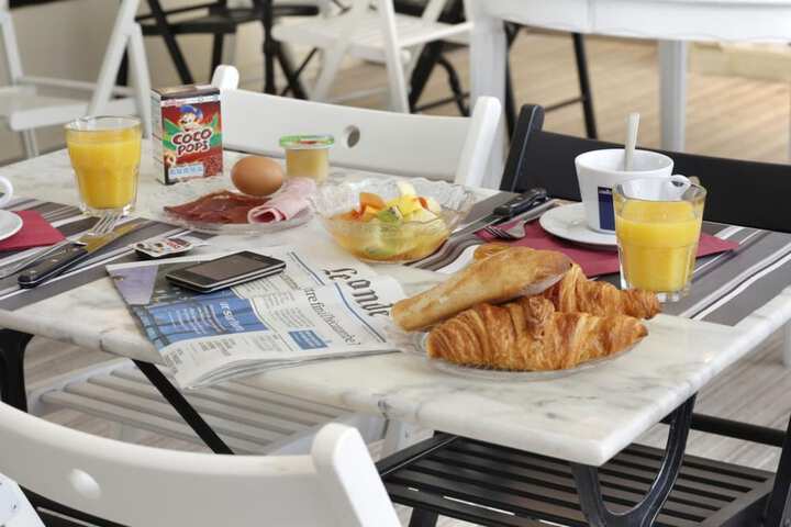 Breakfast/Coffee Service 48 of 53
