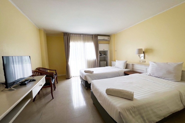 Room 3 of 8