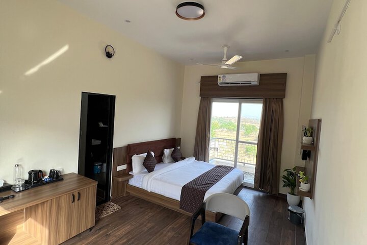 Room 10 of 31