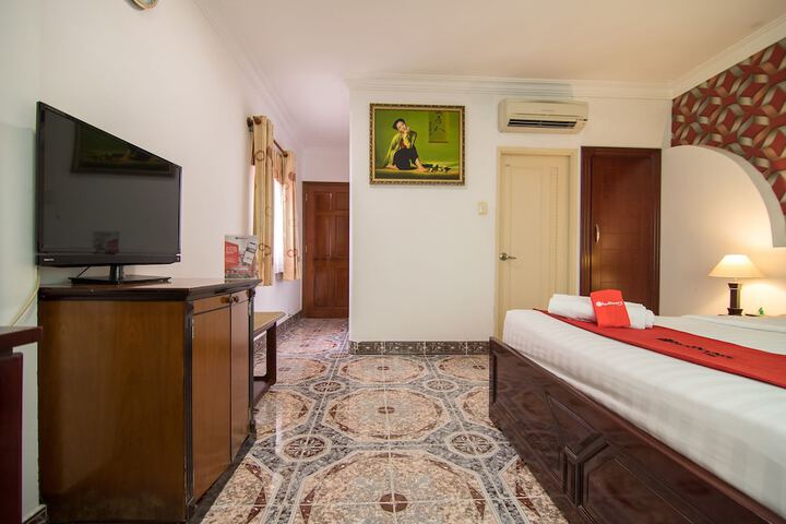 Room 6 of 35