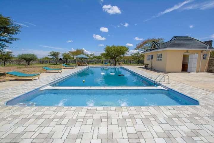Pool 10 of 18