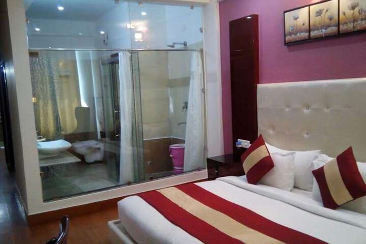 Room 6 of 8