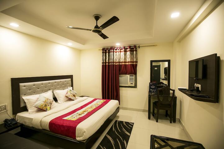 Room 4 of 13