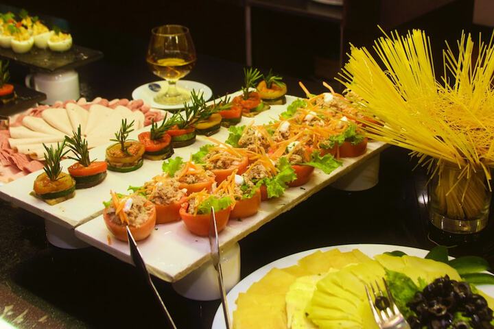Dining 60 of 81