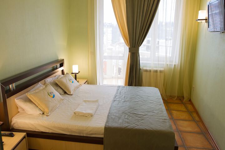 Room 4 of 33