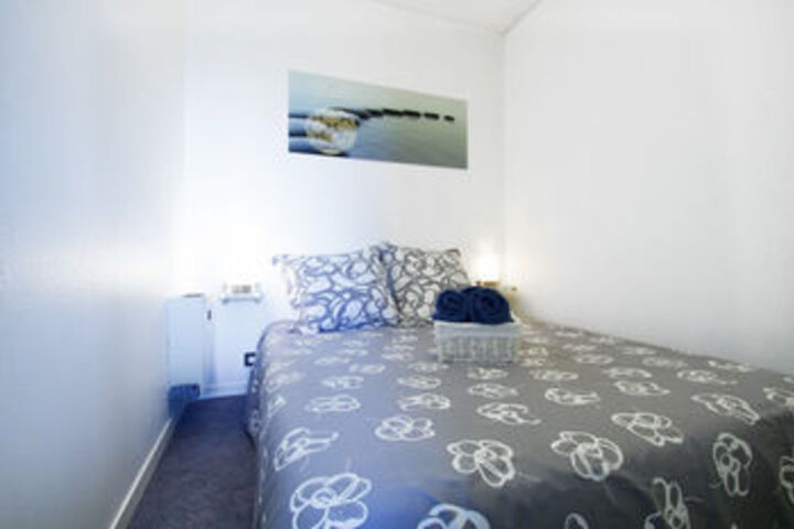 Room 17 of 27