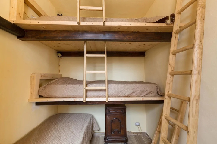 Room 4 of 20