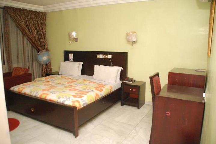 Room 11 of 26