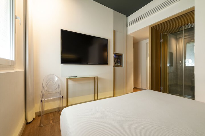 Room 13 of 30