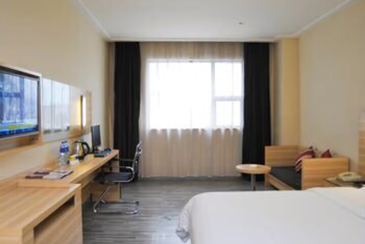Room 5 of 8