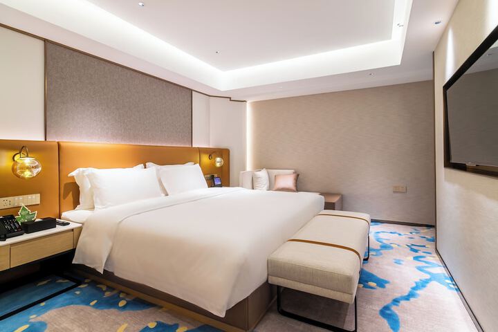Room 17 of 39