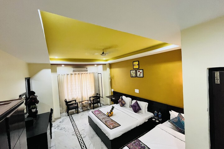 Room 2 of 31