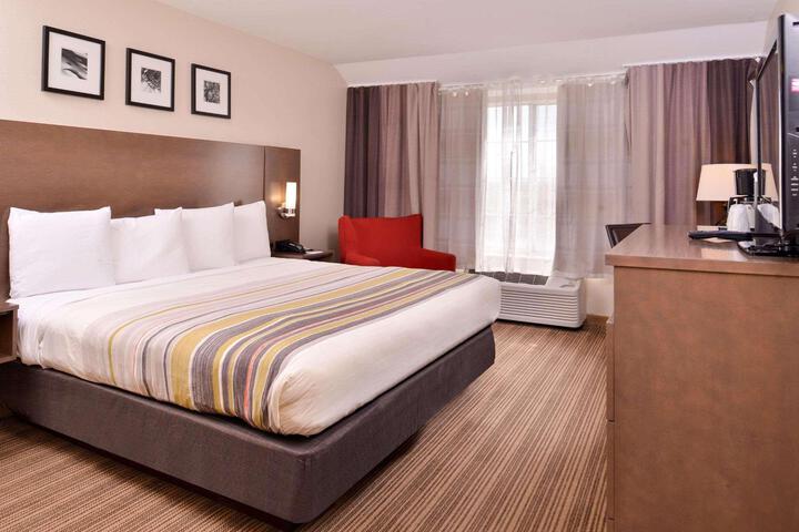 1 King Bed Accessible (11 of 11)