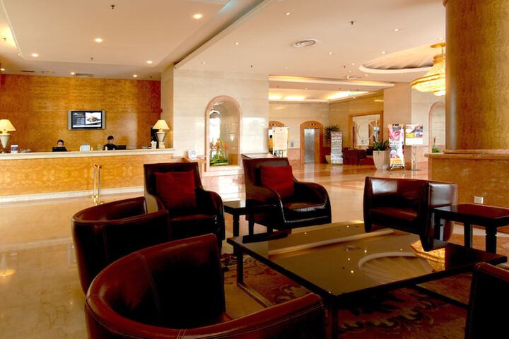 Entrance & Lobby