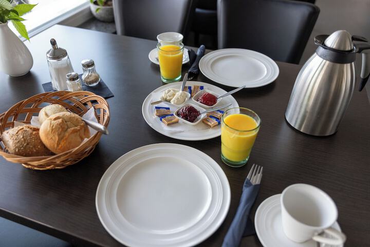 Breakfast/Coffee Service 32 of 67