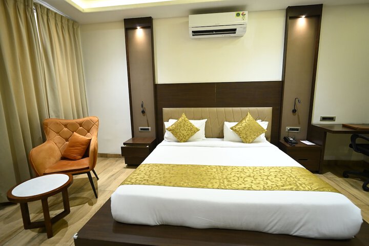 Room 9 of 20