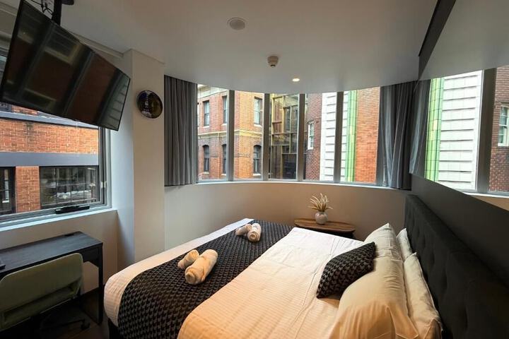 Room 2 of 11