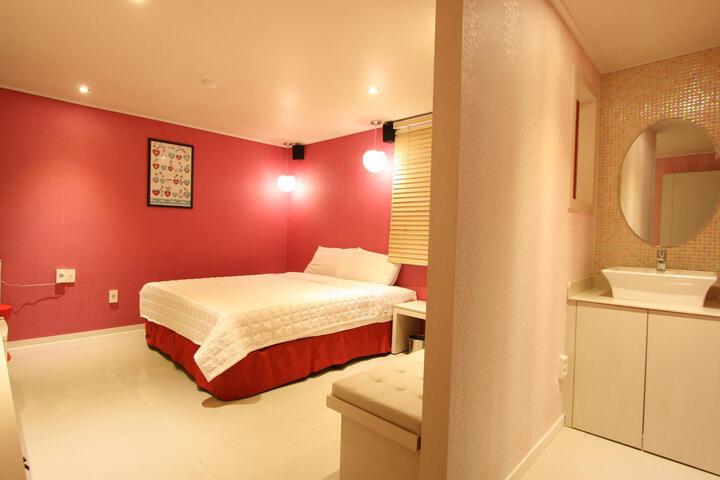 Room 2 of 5