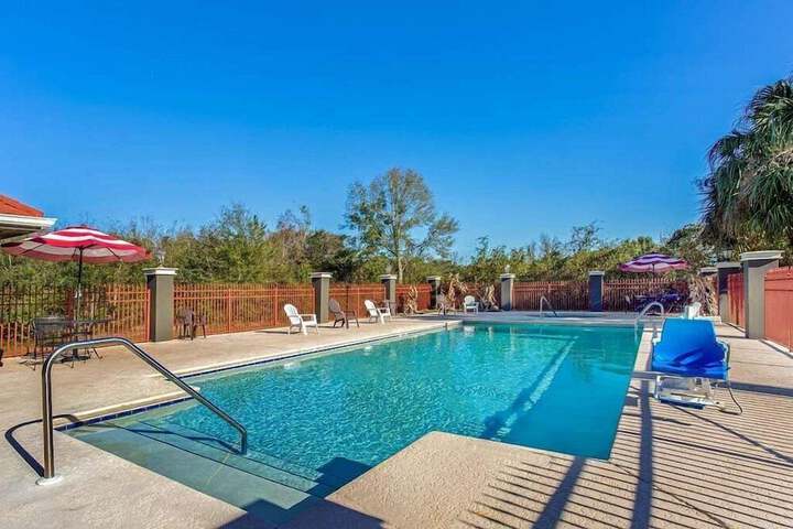 Pool 21 of 26