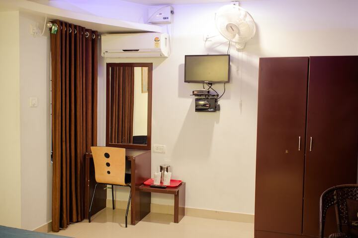 Room 10 of 25