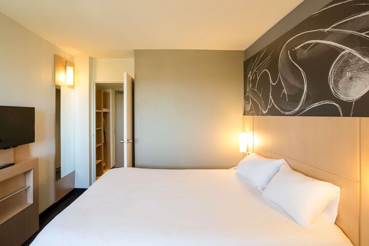 Room 13 of 102