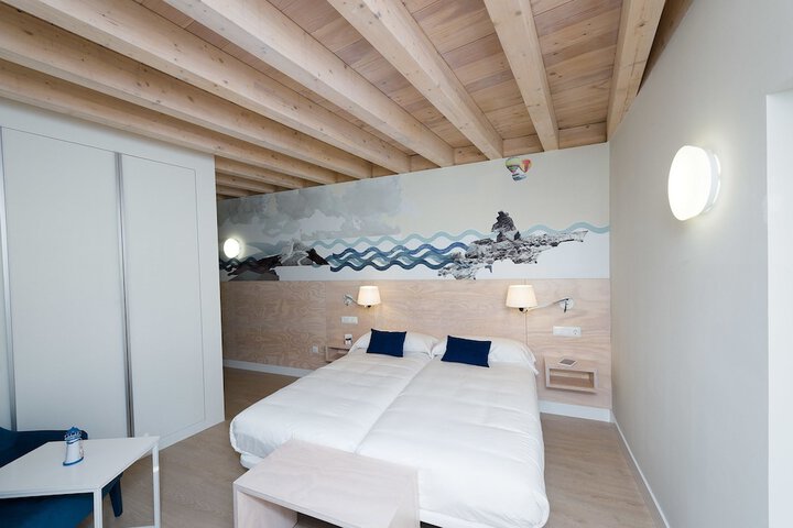 Room 7 of 77