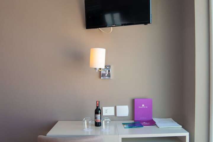 Lounge 111 of 253