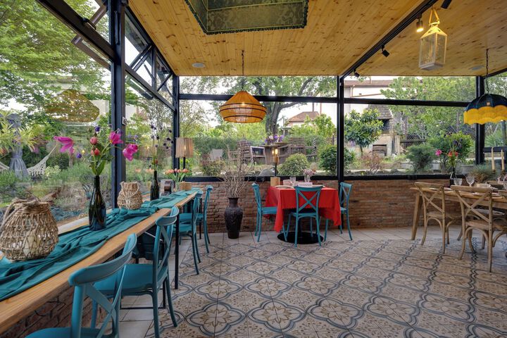 Dining 77 of 138