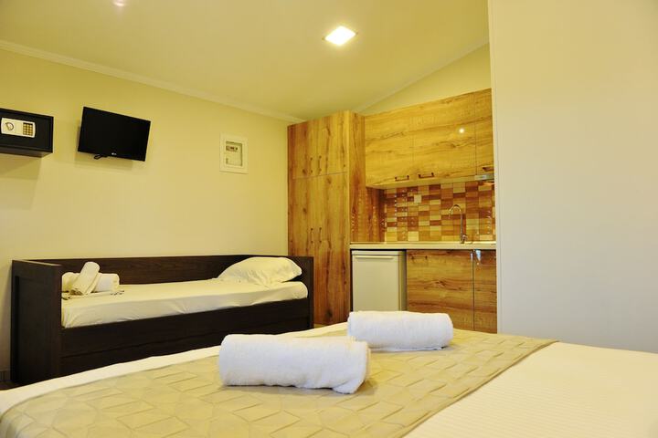 Room 6 of 63