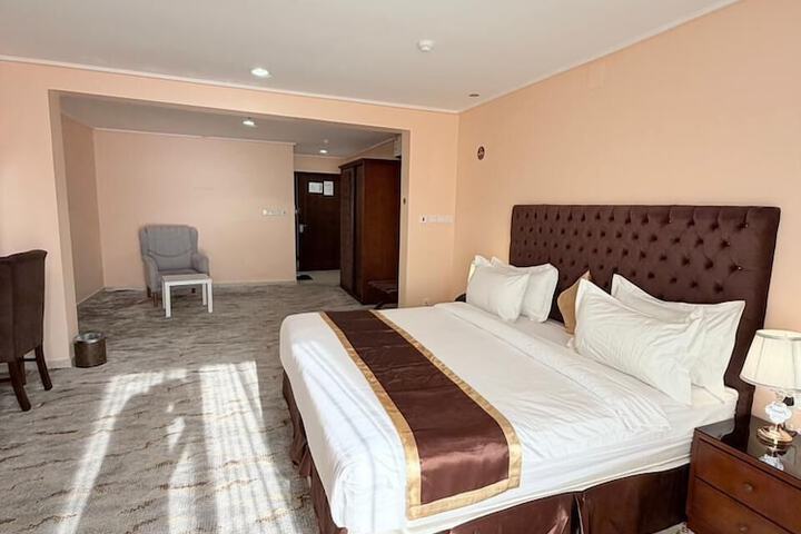 Room 13 of 19