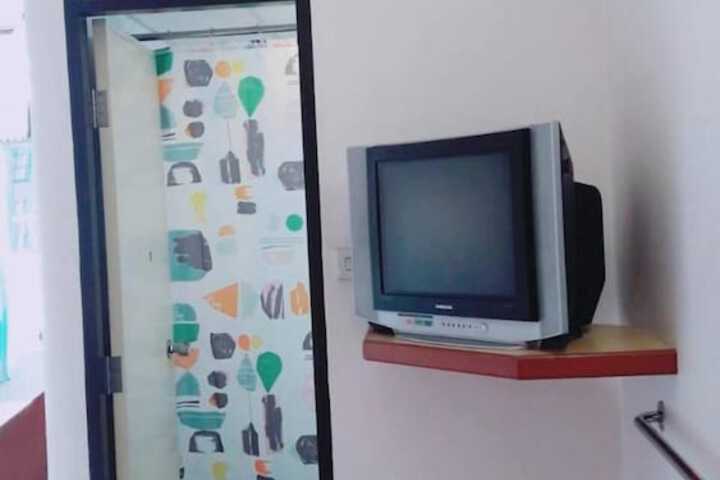 Room 9 of 42