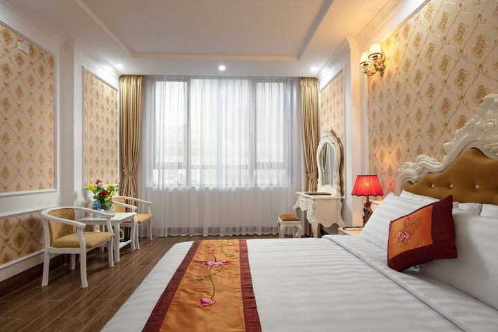 Room 8 of 33