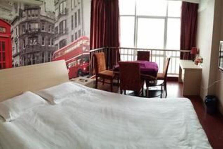 Room 13 of 30