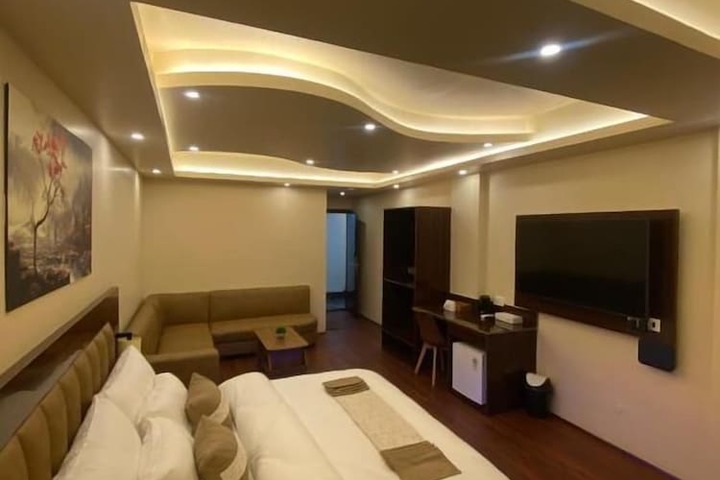 Room 5 of 30